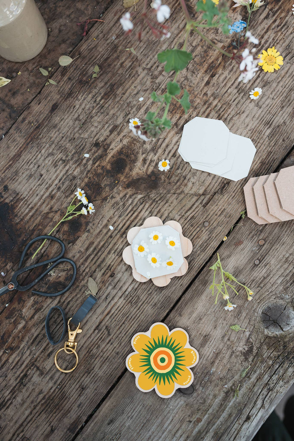 Keyring Flower Press - Greens & Yellows